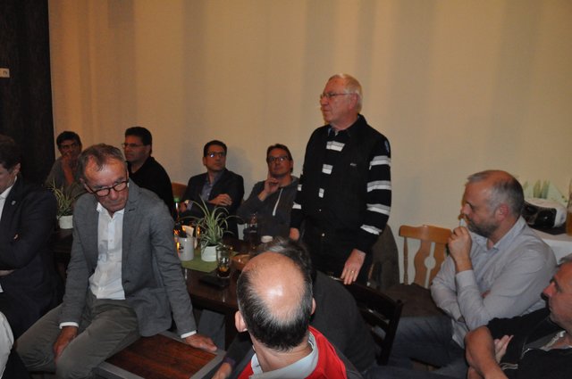 Der ehemalige Brettener Stadtbaudirektor Gunter Lange (stehend) äußerte Kritik am Vorgehen der Stadtverwaltung. Foto: ch