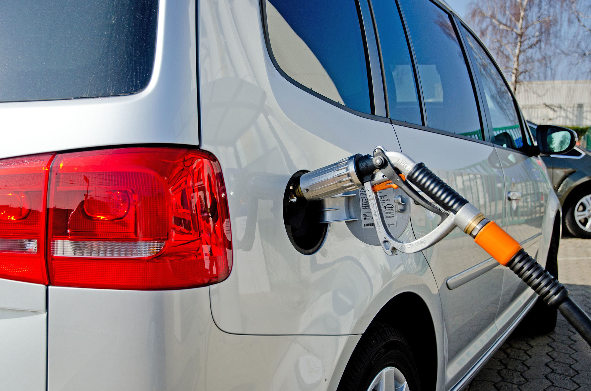 Flüssiggas ist nicht nur ein umweltfreundlicher, sondern auch preislich attraktiver Kraftstoff. Mit 7.000 LPG-Tankstellen im gesamten Bundesgebiet ist zudem eine flächendeckende Versorgung sichergestellt. Foto: djd/Propan Rheingas