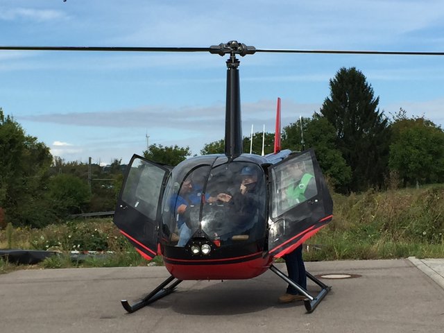 Attraktion zum Jubiläum: Im Sportzentrum Plötzer kann man am Kerwe-Sonntag Hubschrauber-Rundflüge unternehmen. | Foto: Kraft