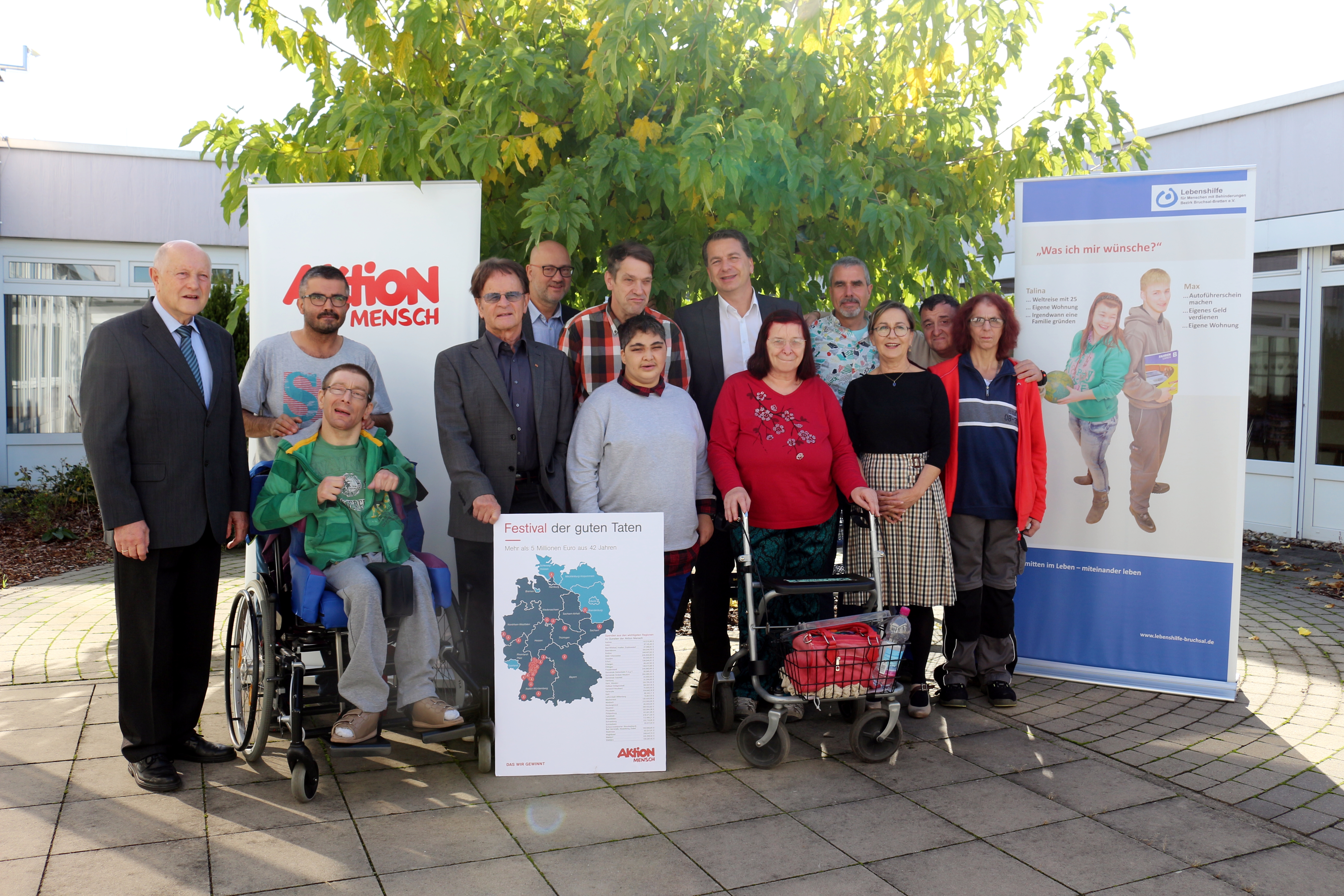 Der Initiator vom „Festival der Guten Taten", Uli Lange, hat in den vergangenen 42 Jahren mehr als fünf Millionen Euro für den guten Zweck gesammelt. Die Lebenshilfe Bruchsal-Bretten und Aktion Mensch haben nun Lange für sein langjähriges Engagement gewürdigt.