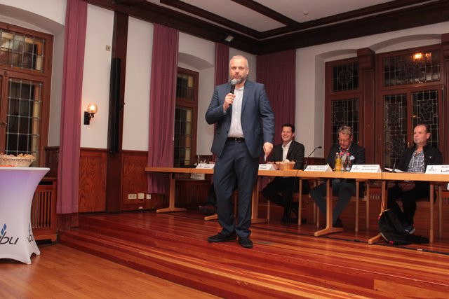 Andreas Drabek, Vorsitzender der VBU, begrüßte die Gäste und Kandidaten.