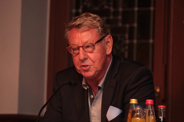 Moderator Gerhard Meier-Röhn.