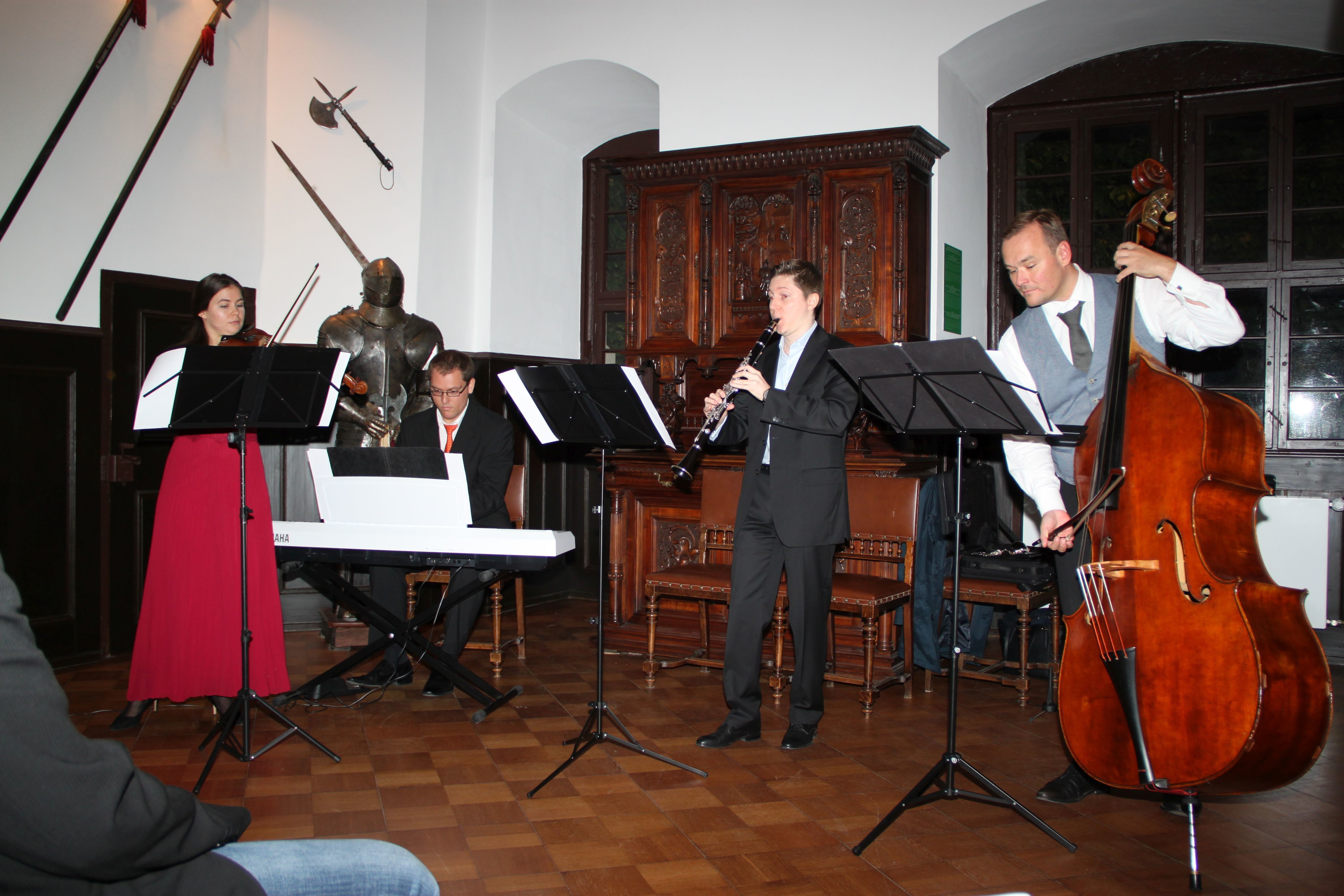 Die Musiker des „Ensemble Claribel“ zogen die Zuhörer beim Rittersaalkonzert in Kraichtal-Gochsheim in ihren Bann.