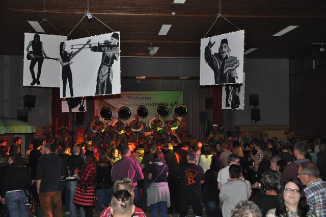 Tolle Feierstimmung gab es am vergangenen Wochenende beim Event Gugge vs. Rock, organisiert vom Verein Guggemusik Bichama Scholwadrebla﻿.