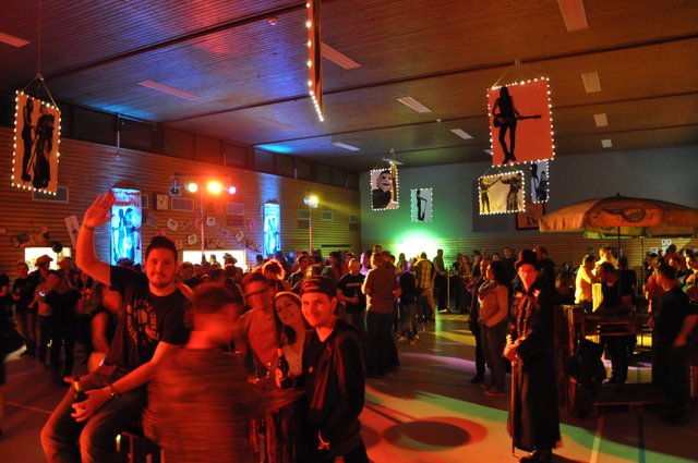 Tolle Feierstimmung gab es am vergangenen Wochenende beim Event Gugge vs. Rock, organisiert vom Verein Guggemusik Bichama Scholwadrebla﻿.