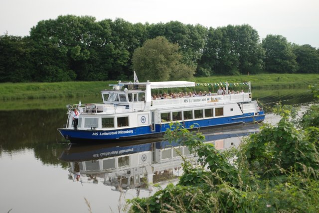Mit einem Ausflugsschiff können Besucher die einzigartige Natur- und Kulturlandschaft entlang der Elbe erkunden. | Foto: Tourist-Information Wittenberg