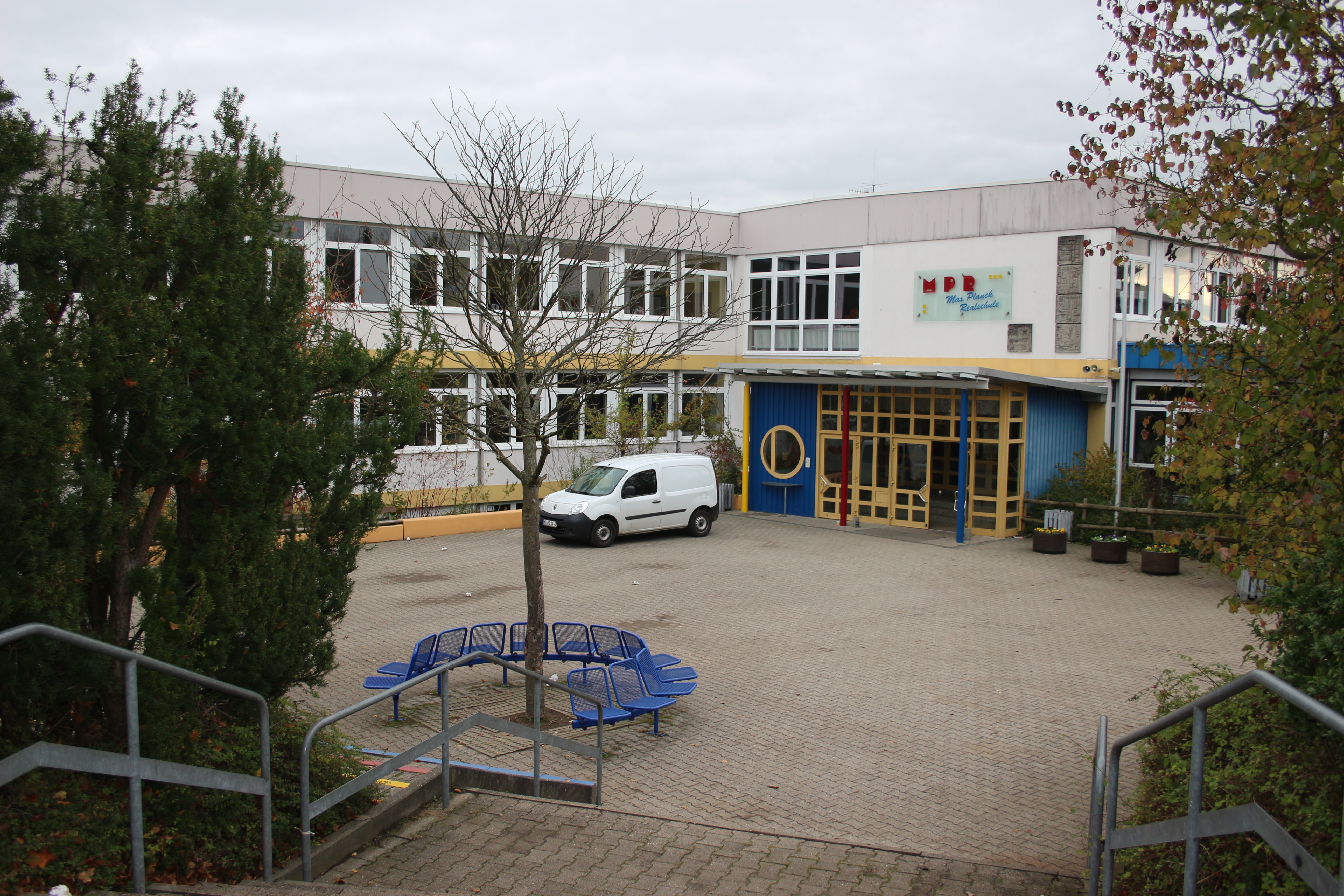 Das Flachdach der Max-Planck-Realschule ist erneuerungsbedürftig.