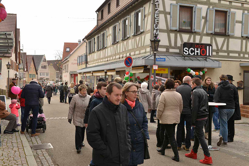 Gemütlich Bummeln im kleinen Rahmen kann man zum verkaufsoffenen Sonntag in Knittlingen am 12. November 2017.