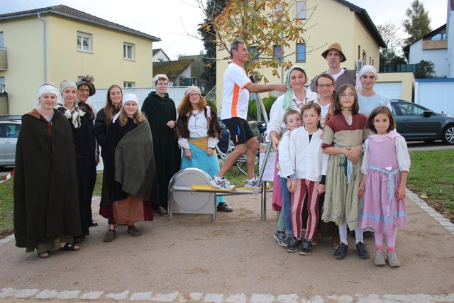 Die Peter-und-Paul-Gruppe Die Zigeyner spendete den Crosstrainer im Wert von 3.000 Euro für den Mehrgenerationenpark.