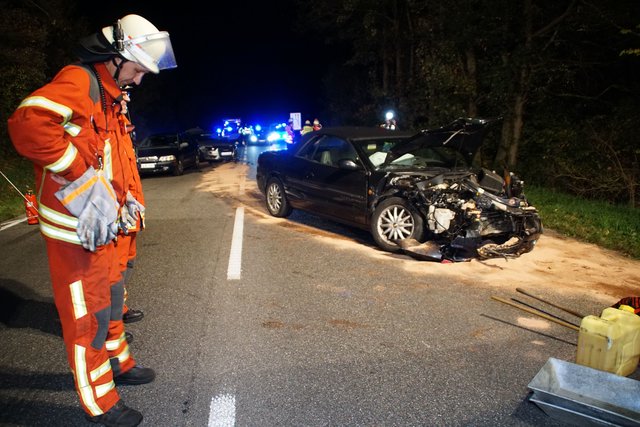 Zu einem schweren Unfall ist es am Freitag, 27. Oktober, gegen 20.45 Uhr, auf der B35 kurz vor Knittlingen gekommen.