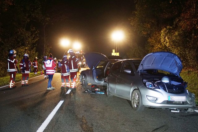 Zu einem schweren Unfall ist es am Freitag, 27. Oktober, gegen 20.45 Uhr, auf der B35 kurz vor Knittlingen gekommen.