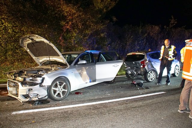 Zu einem schweren Unfall ist es am Freitag, 27. Oktober, gegen 20.45 Uhr, auf der B35 kurz vor Knittlingen gekommen.