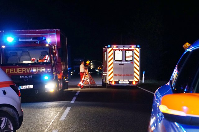 Zu einem schweren Unfall ist es am Freitag, 27. Oktober, gegen 20.45 Uhr, auf der B35 kurz vor Knittlingen gekommen.