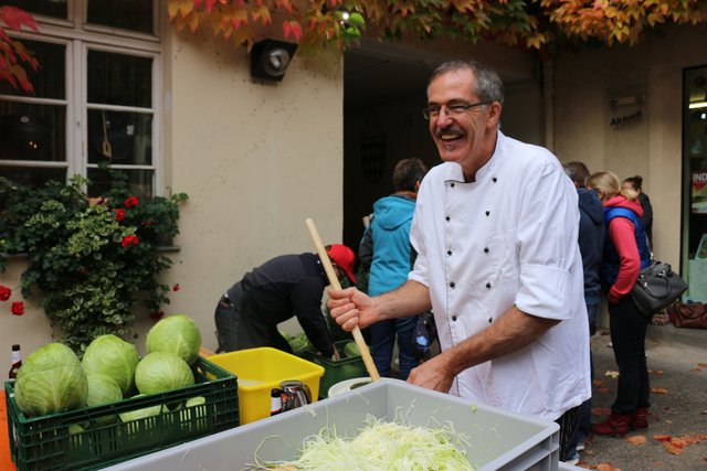 Fredi Bodamer vom Landgasthof Rose in Diedelsheim gab Tipps für leckere Sauerkraut-Rezepte.