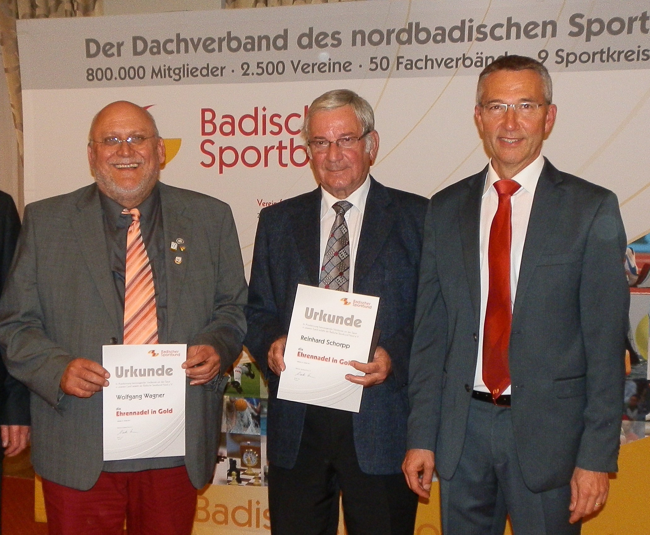 Von links: Wolfgang Wagner (TV Flehingen), Reinhard Schorpp (Schützenclub 1962 Mörsch) und BSB-Präsident Martin Lenz.