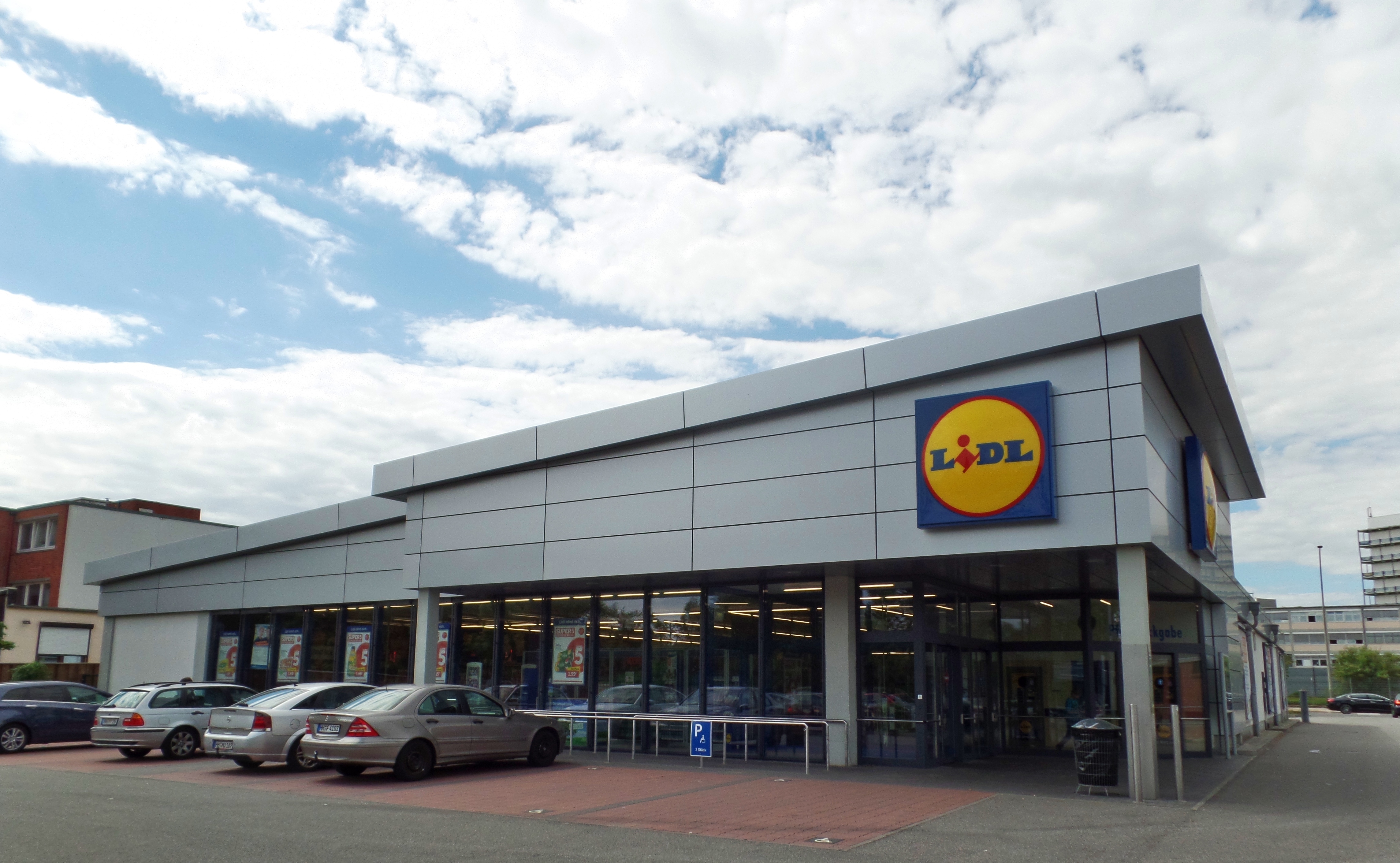 Ebenso wie der Discounter Aldi will auch der Konkurrent Lidl seine Geschäfte dieses Jahr nicht an Heiligabend öffnen.
