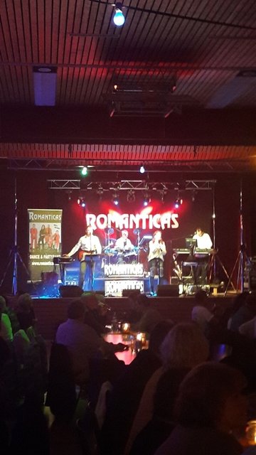 Die Romanticas brachten am Freitagabend die Talbachhalle zum Schwoofen. Foto: Anna Meister