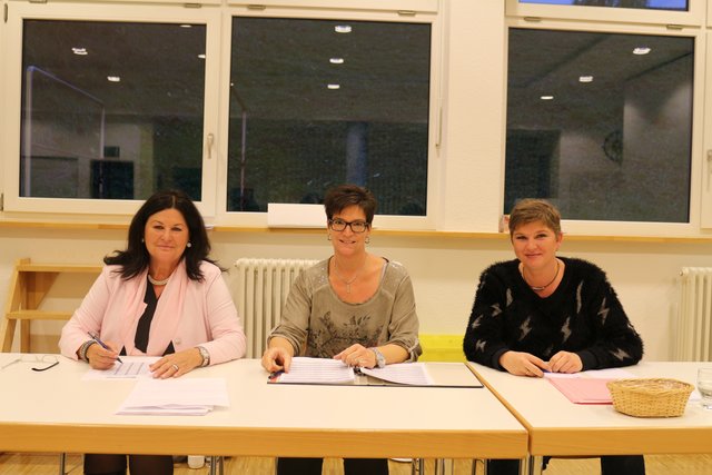 Die Wahlhelferinnen in Diedelsheim (von links): Renate Kristan, Nadja Scherer und Heike Häring.