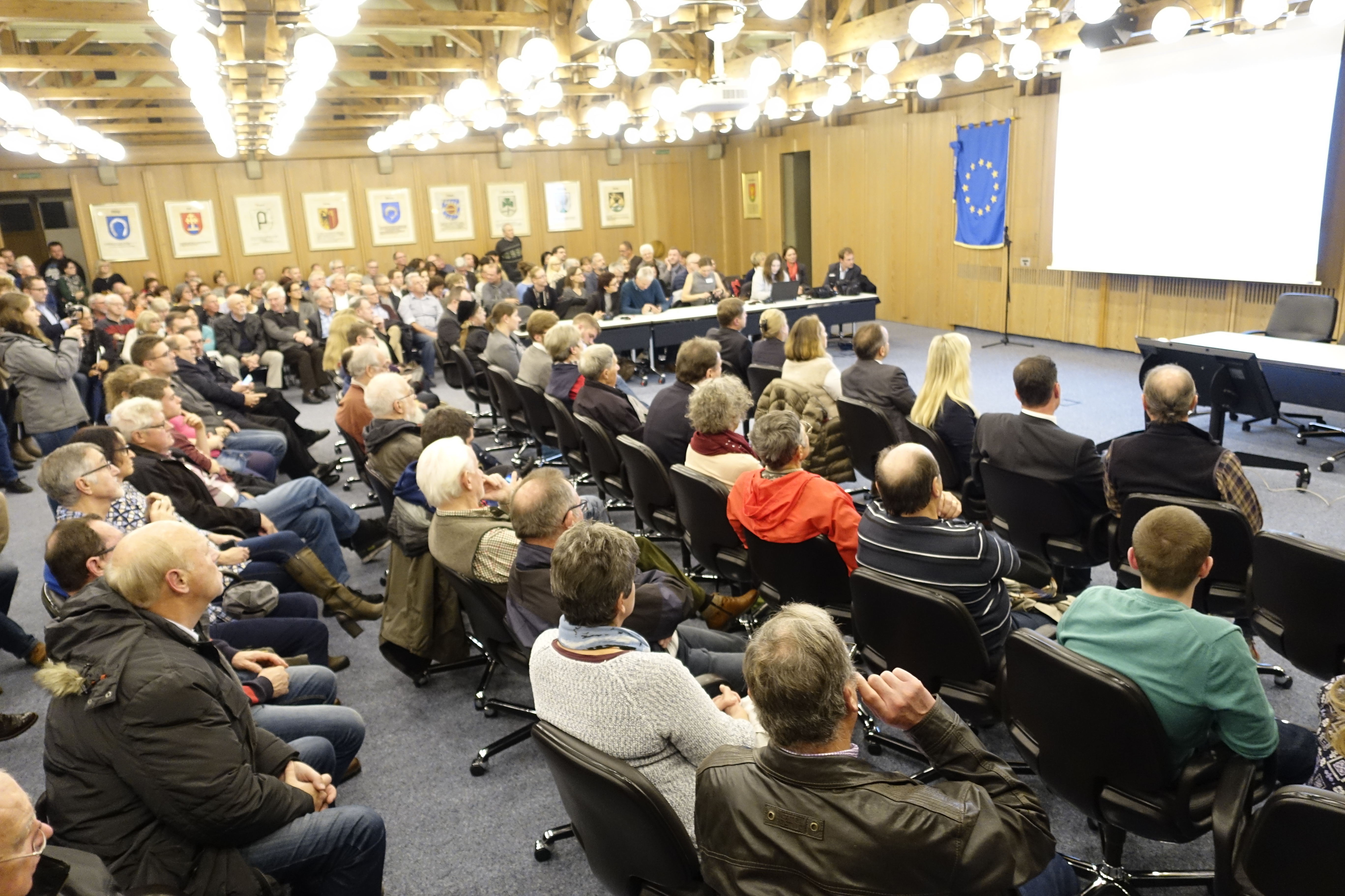 Das Rathaus in Bretten war sehr gut besucht.