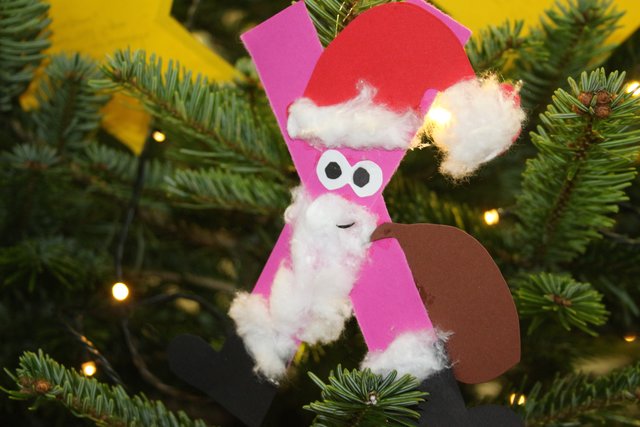 ... schon macht das liebe Kixi auch als Weihnachtsbaum-Schmuck einen richtig guten Eindruck, oder?