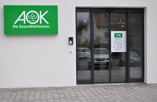 Tag der offenen Tür: Eingang des neuen AOK KundenCenters Oberderdingen. Foto: ch