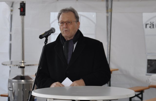 Bürgermeister Thomas Nowitzki sprach von einem "guten Tag für Oberderdingen". Foto: ch