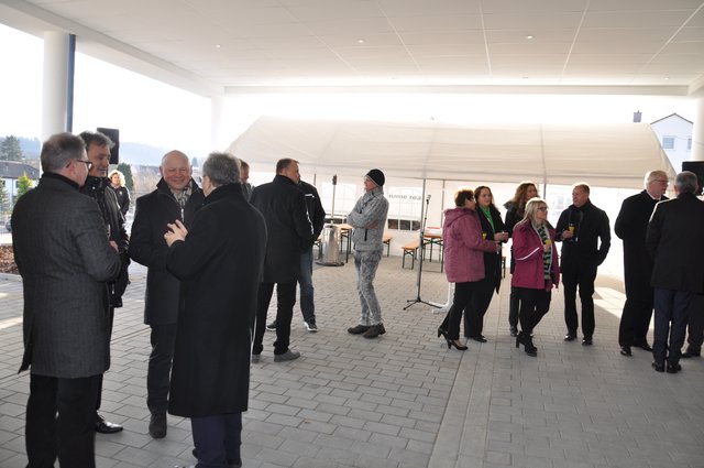 Zur Begrüßung gab es für die geladenen Eröffnungsgäste ein Gläschen Sekt. Foto: ch