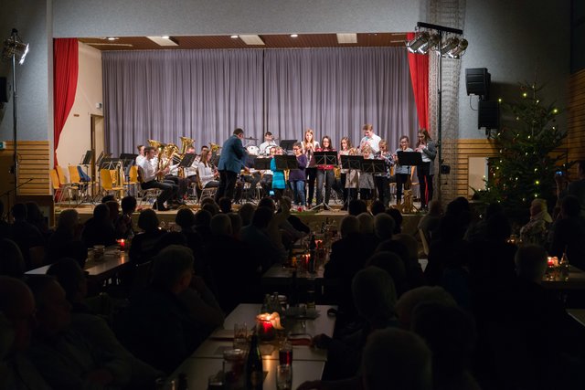 Gemeinsam mit den Blockflötenkindern wurde das Stück "Foggy Island" aufgeführt