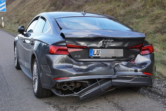 Drei Verletzte und ein Sachschaden von 175.000 Euro. Das ist die Bilanz eines schweren Verkehrsunfalls auf der A8 zwischen Heimsheim und Pforzheim Süd﻿.