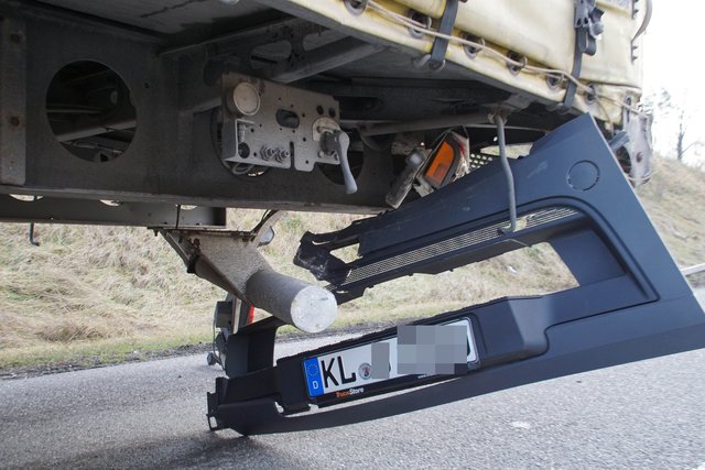 Drei Verletzte und ein Sachschaden von 175.000 Euro. Das ist die Bilanz eines schweren Verkehrsunfalls auf der A8 zwischen Heimsheim und Pforzheim Süd﻿.