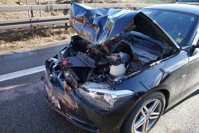 Lebensgefährliche Verletzungen hat am heutigen Freitag, 19. Januar, ein 60-jähriger Lastwagenfahrer bei einem Unfall auf der A8 zwischen Pforzheim-Ost und -Nord erlitten.