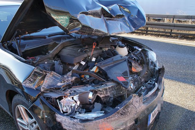 Lebensgefährliche Verletzungen hat am heutigen Freitag, 19. Januar, ein 60-jähriger Lastwagenfahrer bei einem Unfall auf der A8 zwischen Pforzheim-Ost und -Nord erlitten.