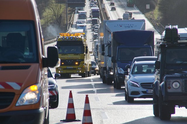 Lebensgefährliche Verletzungen hat am heutigen Freitag, 19. Januar, ein 60-jähriger Lastwagenfahrer bei einem Unfall auf der A8 zwischen Pforzheim-Ost und -Nord erlitten.