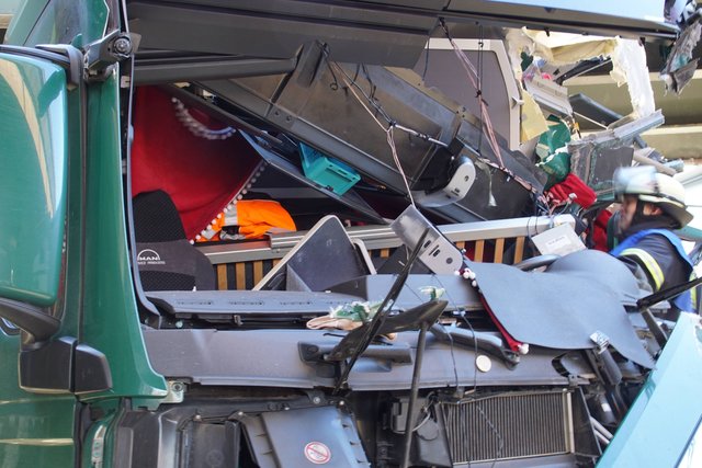 Lebensgefährliche Verletzungen hat am heutigen Freitag, 19. Januar, ein 60-jähriger Lastwagenfahrer bei einem Unfall auf der A8 zwischen Pforzheim-Ost und -Nord erlitten.