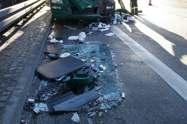 Lebensgefährliche Verletzungen hat am heutigen Freitag, 19. Januar, ein 60-jähriger Lastwagenfahrer bei einem Unfall auf der A8 zwischen Pforzheim-Ost und -Nord erlitten.