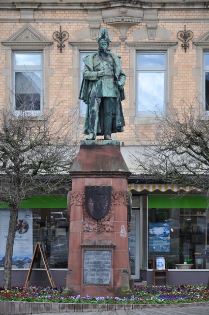 1898 erstmals aufgestelltes Denkmal am Weststadtkreisel für den Begründer des Deutschen Kaiserreichs, Wilhelm I., mit dem unrühmlichen Beinamen „Kartätschenprinz“, weil er die Badische Revolution 1848/49 militärisch niederschlagen ließ. Foto: ch