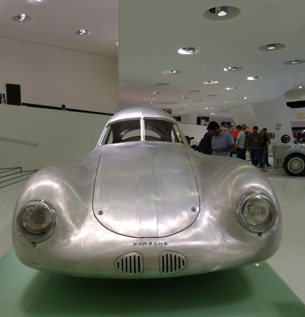 Stromlinienförmige Karroserie aus Aluminium.