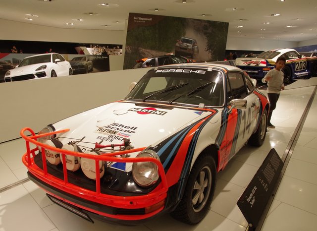 Mit diesem Porsche 911 startete das Werk bei der Safari Rallye