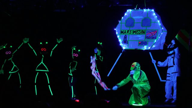 Volleyball Schwarzlichtshow "Mars Mission"