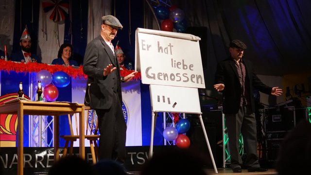 Bayrak und Orhan beim Deutschunterricht