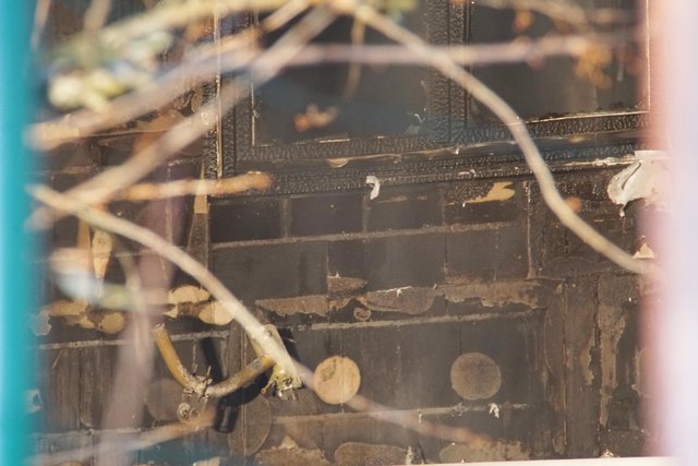 Wegen eines Reihenhausbrandes in Karlsruhe haben die Bewohner von zwölf Häusern mehrere Stunden in einer Notunterkunft verbracht.﻿