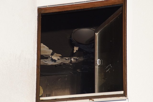 Wegen eines Reihenhausbrandes in Karlsruhe haben die Bewohner von zwölf Häusern mehrere Stunden in einer Notunterkunft verbracht.﻿