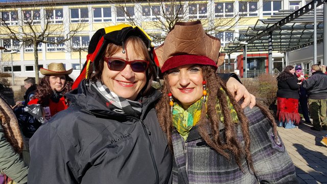 Schwesterherzen Jutta und Heidi, Flehingen Umzug