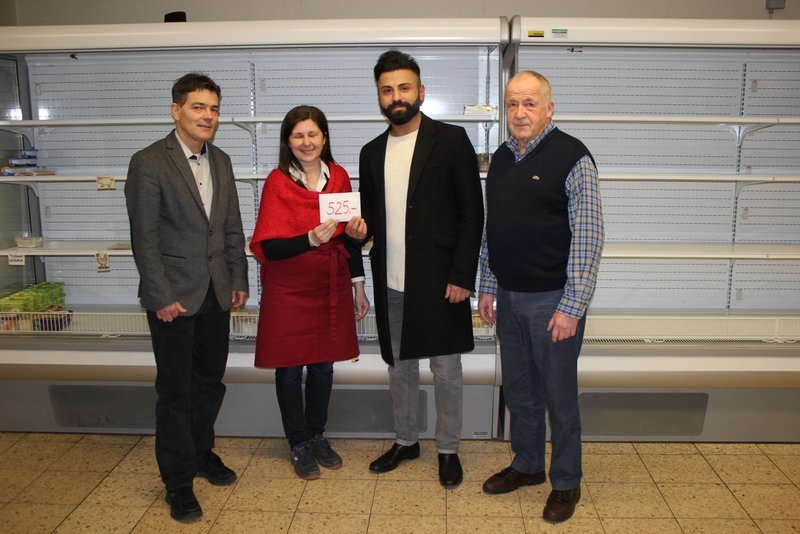 525 Euro hat die Grüne Moschee an den Tafelladen in Bretten gespendet.