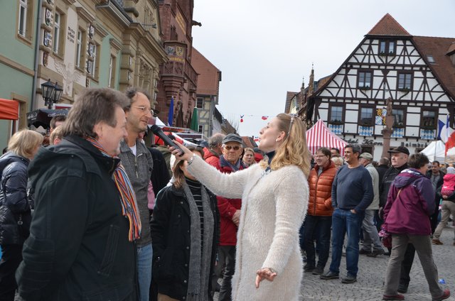 gemeinsames Singen beim Französischen Markt in Bretten