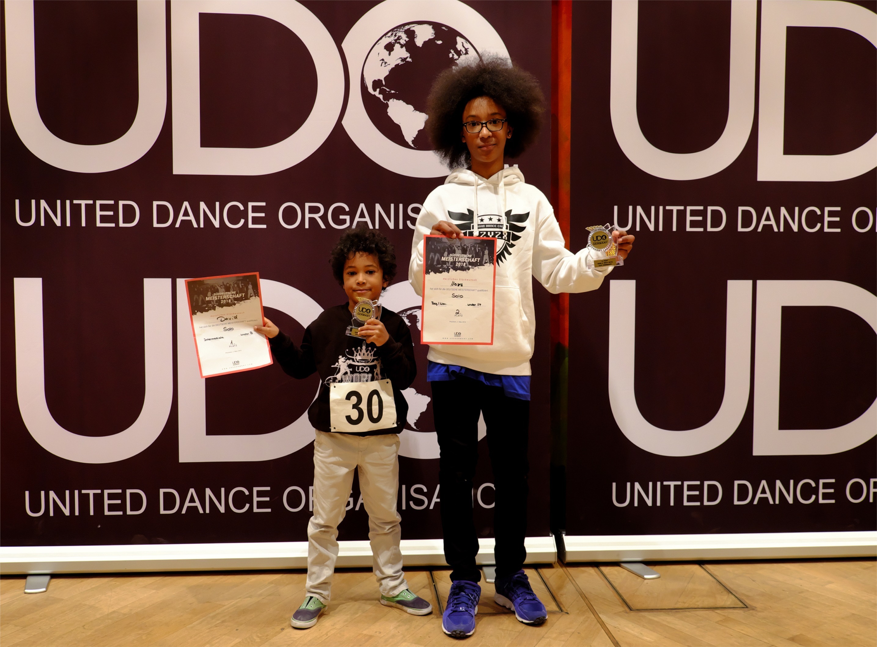David Schäfer (links) und sein Bruder Moses ertanzten sich hervorragende Platzierungen im Streetdance.
