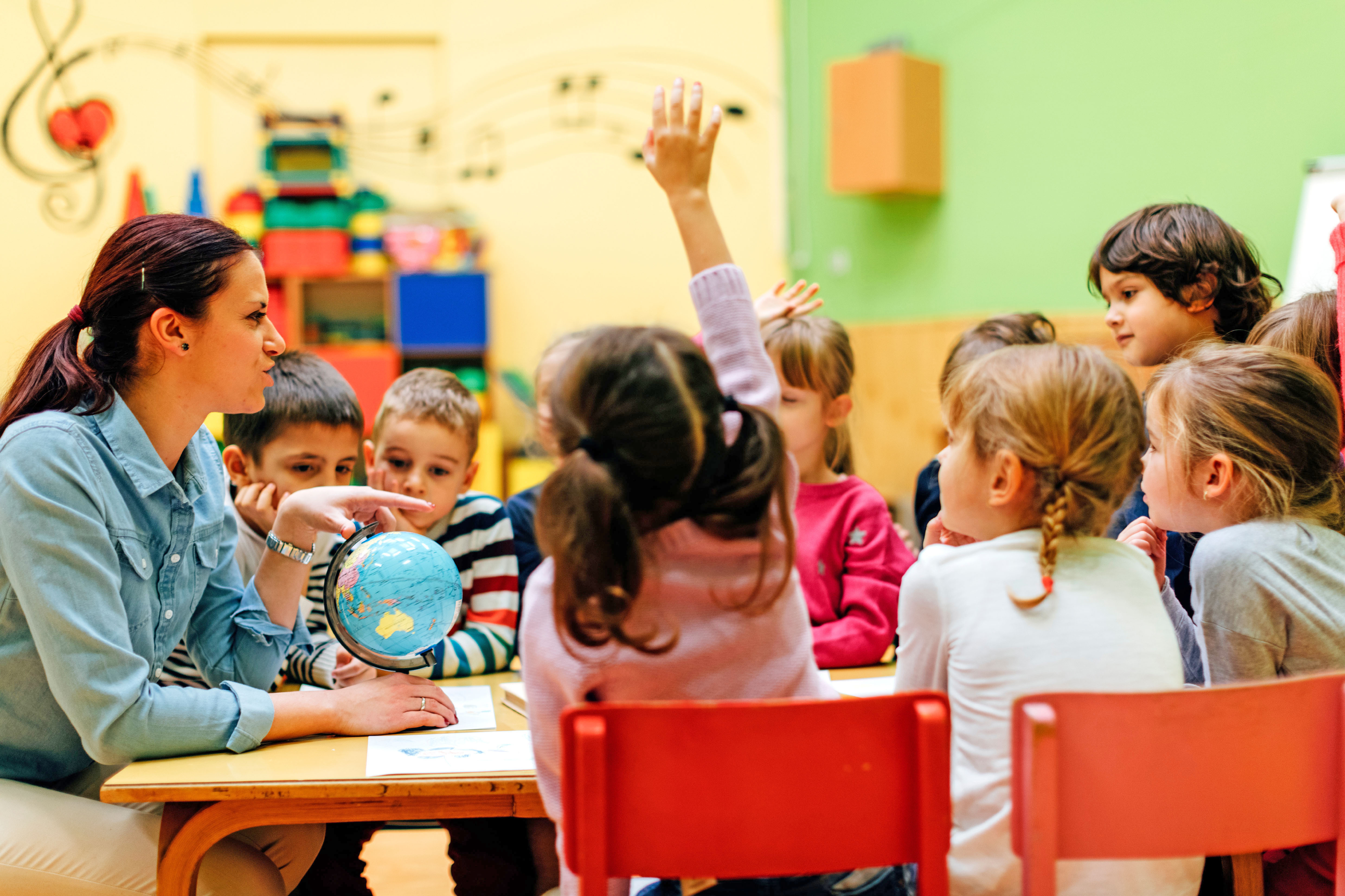 Hohes Ansteckungsrisiko vor allem in Gemeinschaftseinrichtungen wie Kindertagesstätten. Foto: djd/GlaxoSmithKline/iStockphoto/vgaijc