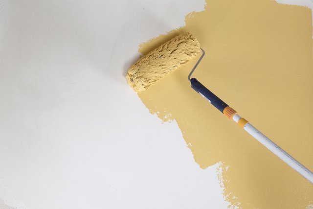 Für Farbgestaltung empfiehlt sich eine atmungsaktive Silikat-Innenfarbe, die den positiven Effekt des Kalkfeinputzes auf das Raumklima bewahrt. Foto: Heck Wall Systems