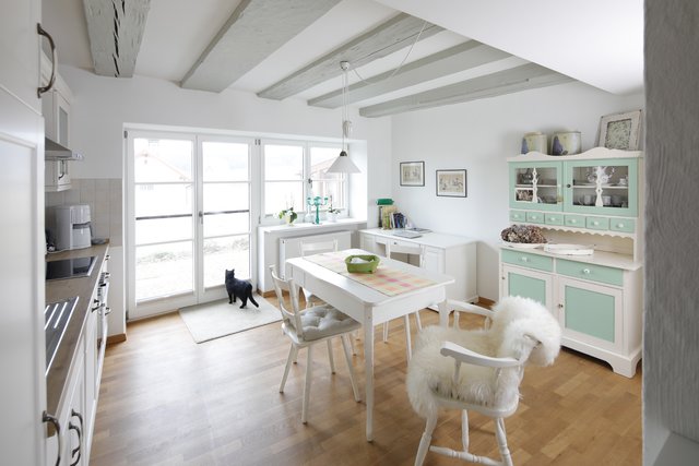 Kalkfeinputz wirkt feuchteregulierend und eignet sich so auch für Räume mit hoher Luftfeuchtigkeit wie Küchen und Bäder. Foto: Heck Wall Systems