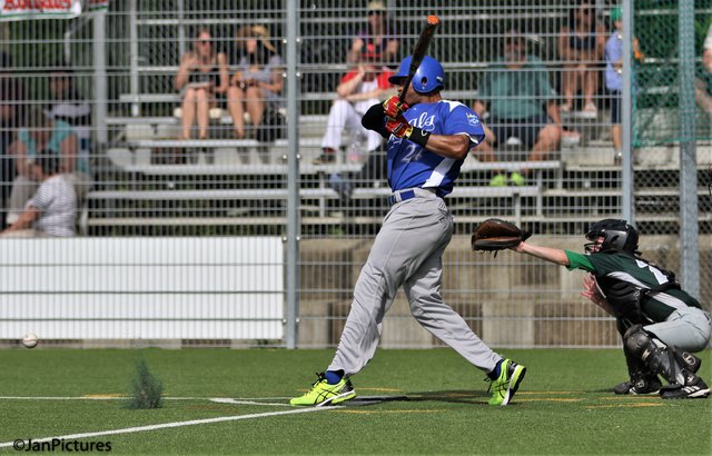 links Neuenbürgs Jackson, rechts der Brettener Jung